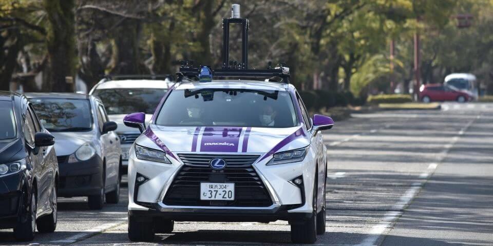 Self-autonomous driving car stopped at a traffic light