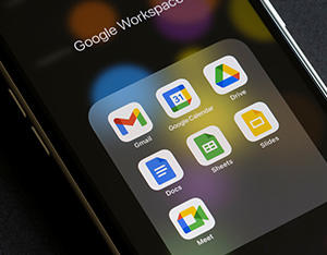 Okta's OIN catalog app "Google Workspace" supports multi-IdP linkage