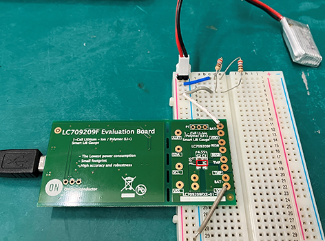 When connecting the evaluation board to the battery (when discharging with a resistive load)
