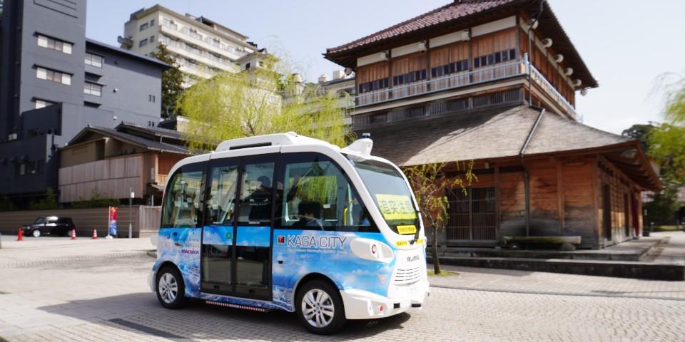 山城温泉総湯に停車中のEVO