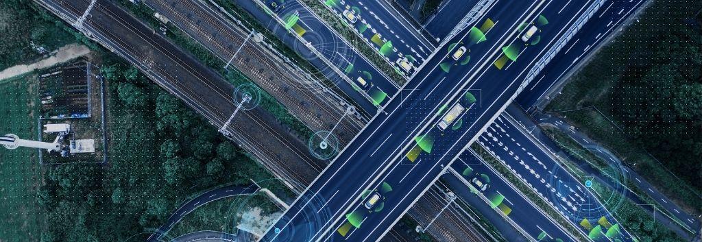 A autonomous driving car driving on an intersecting highway