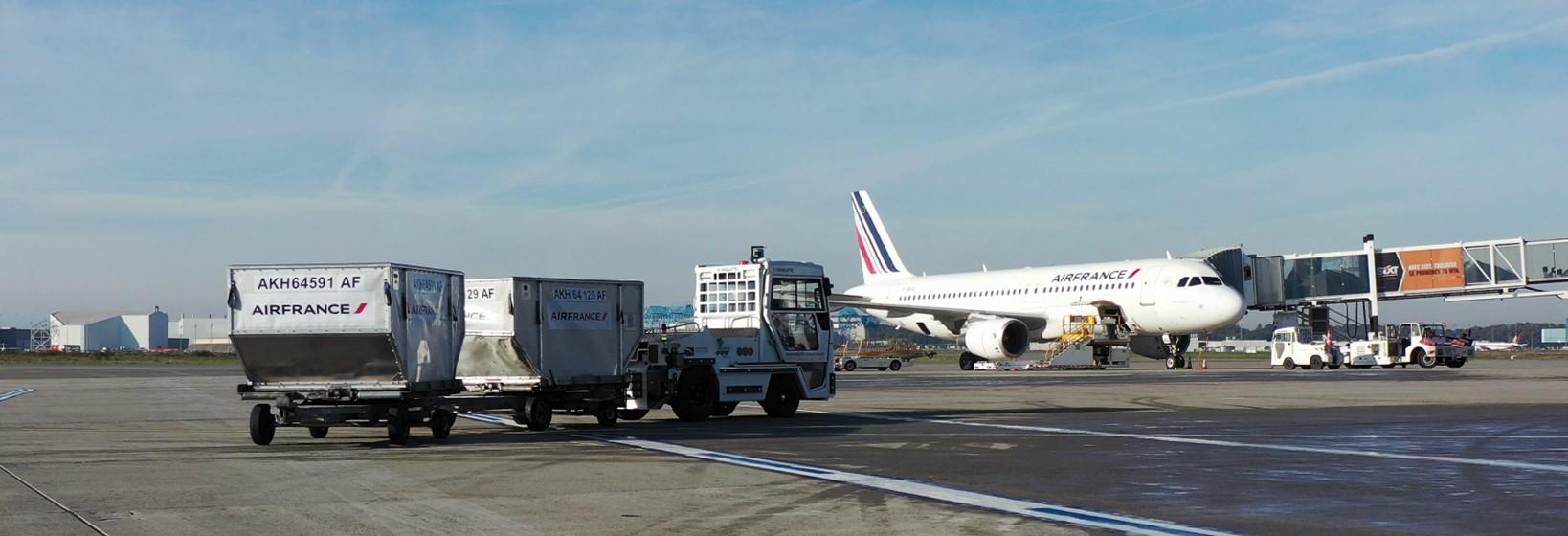 Navya Mobilityの自動運転トーイングトラクター