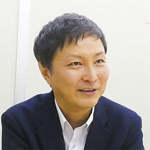 冨永 健 氏