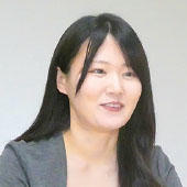 角田 志おり 氏