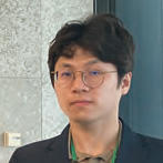 小林 佳介 氏