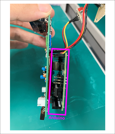 図3:横から見たArduino接続時