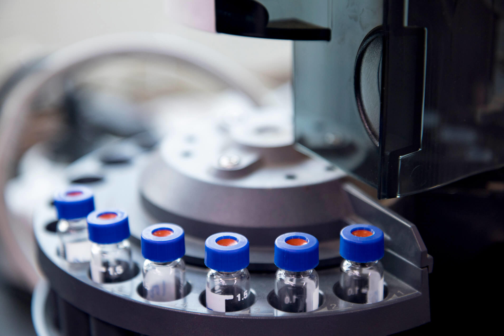 薬品工場の製造ライン