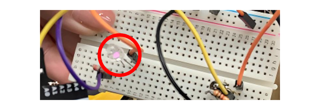 カメラ越しに見たLEDから照射された赤外線